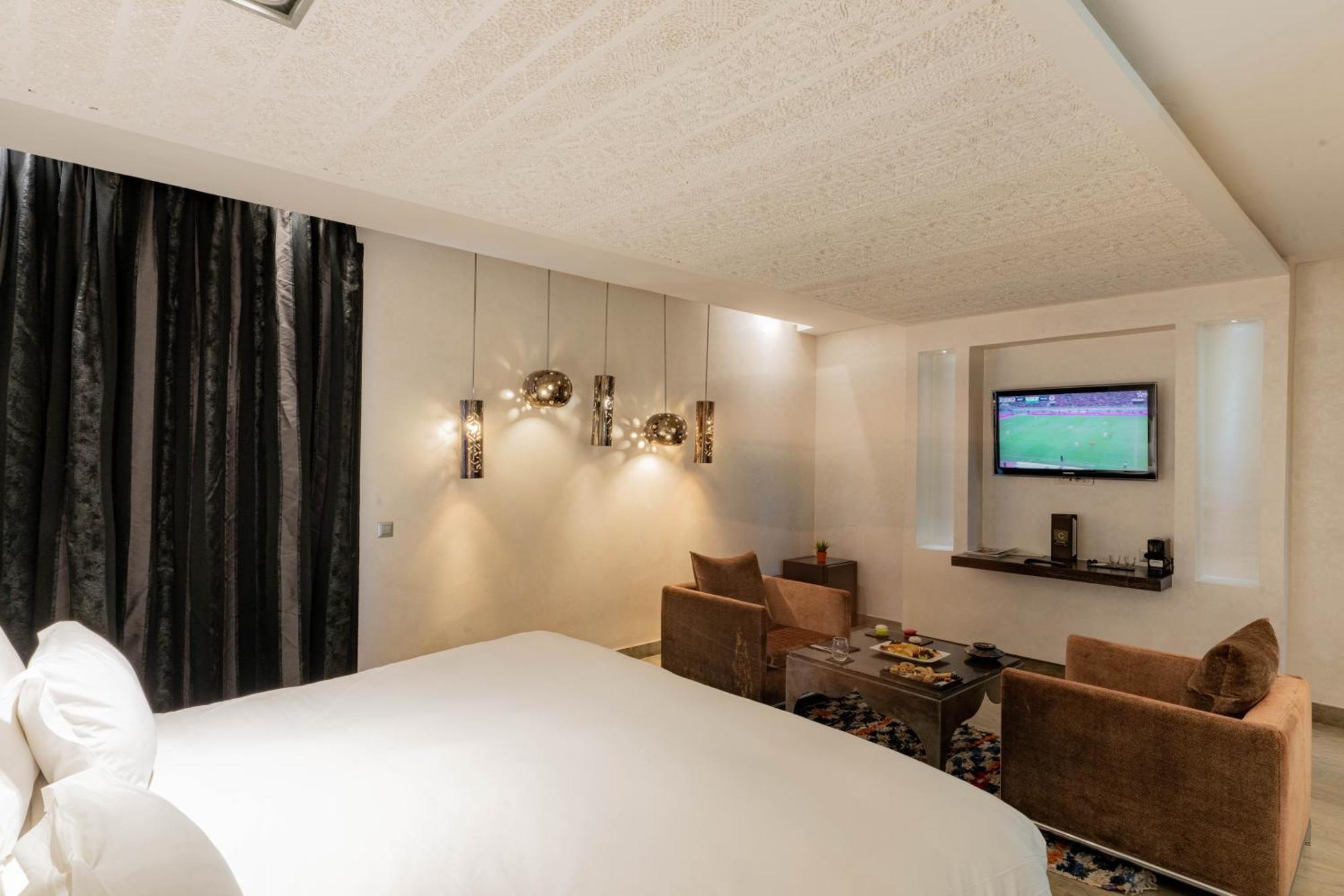 Cesar Resort & Spa Marrakesh Luaran gambar A suite at the hotel