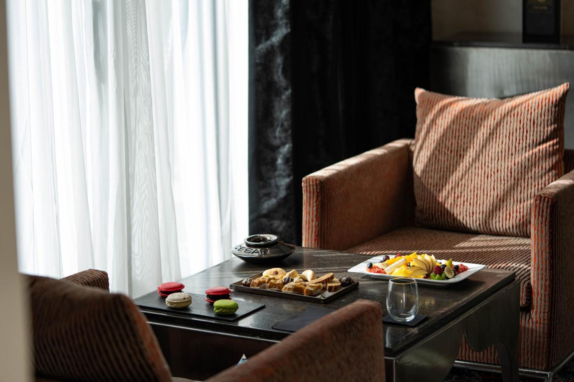 Cesar Resort & Spa Marrakesh Luaran gambar A suite at the hotel