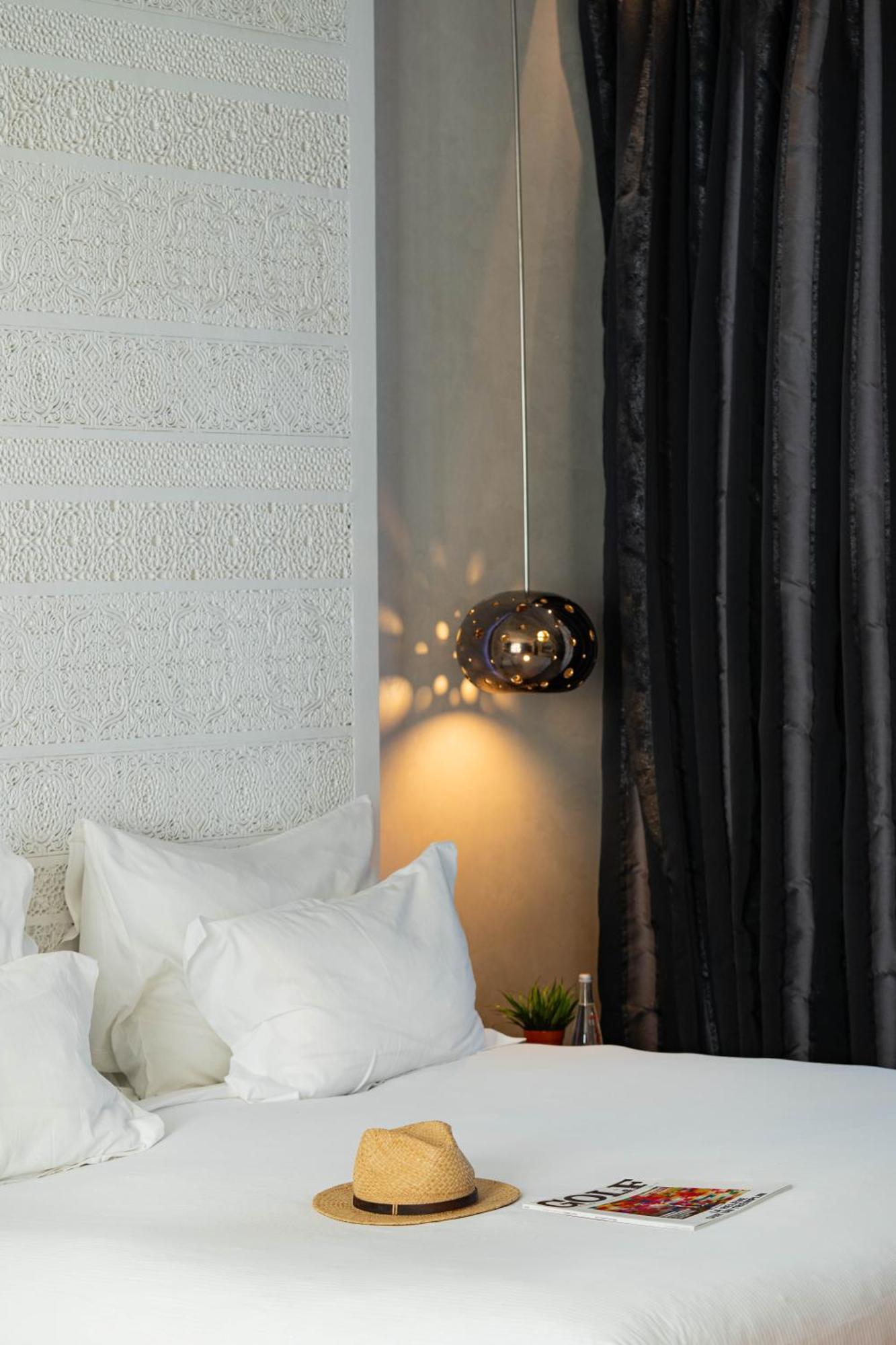 Cesar Resort & Spa Marrakesh Luaran gambar A pendant light